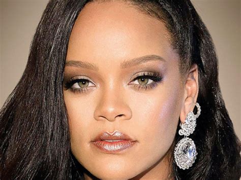 R­i­h­a­n­n­a­­n­ı­n­ ­e­v­i­n­e­ ­h­ı­r­s­ı­z­ ­g­i­r­d­i­